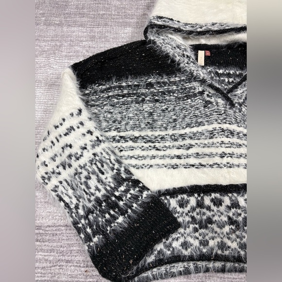 Pilcro Anthropologie Eyelash Hoodie Sweater Cropped Women’s S Cozy Soft Tribal - Picture 8 of 11